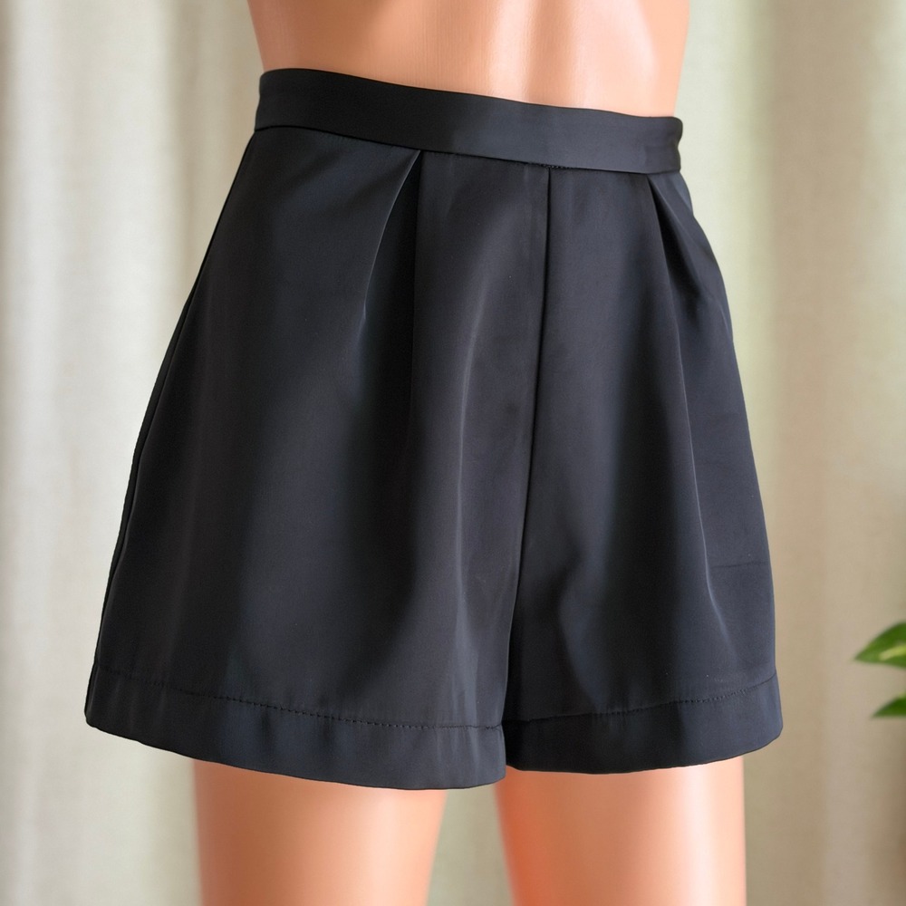 H&M Black Pleated High Waisted Satin Tailored Shorts Size 6 Minimalist Preppy
